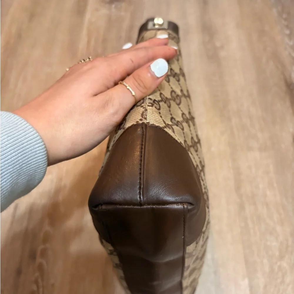 Gucci Tan and Brown Monogram Shoulder Bag - Picture 3 of 16